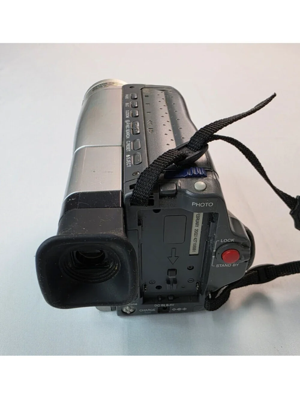 Canon ES8400V Hi8 8mm Video Camcorder 22x Zoom Lot With Cords Battery Box